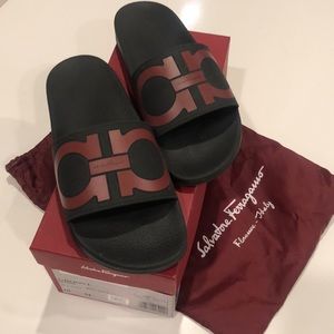 Salvatore Ferragamo Nero-Rubin syntetic Mens Slides size 10